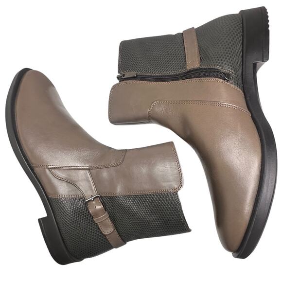 Ecco Side Zip Leather 2 Toned Chelsea Buckle Ankle Booties Women Sz 9 Fisherman - Picture 1 of 13